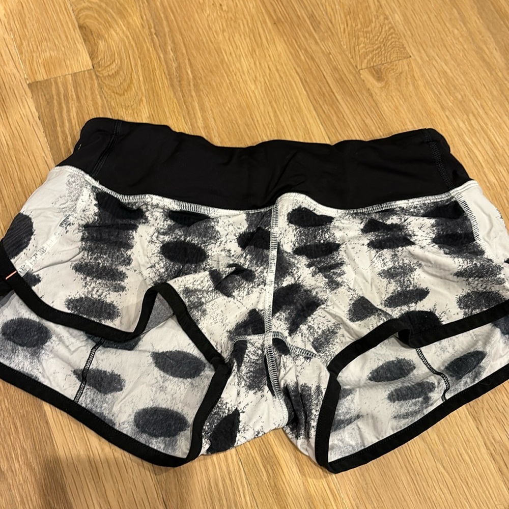 Lululemon low rise 2.5” speed up size 2